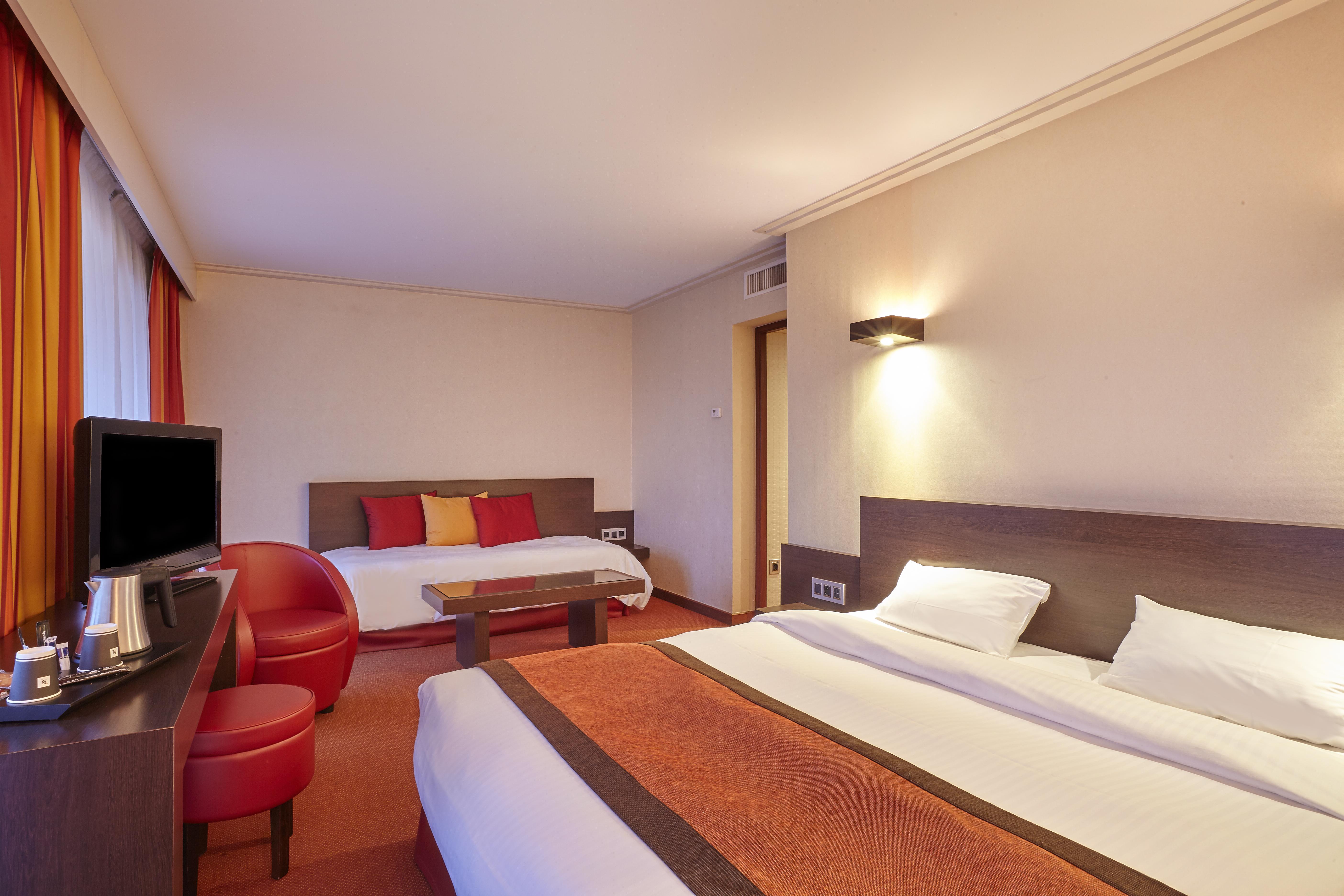 Hotel Spa Du Beryl Bagnoles de l'Orne Normandie Exteriör bild
