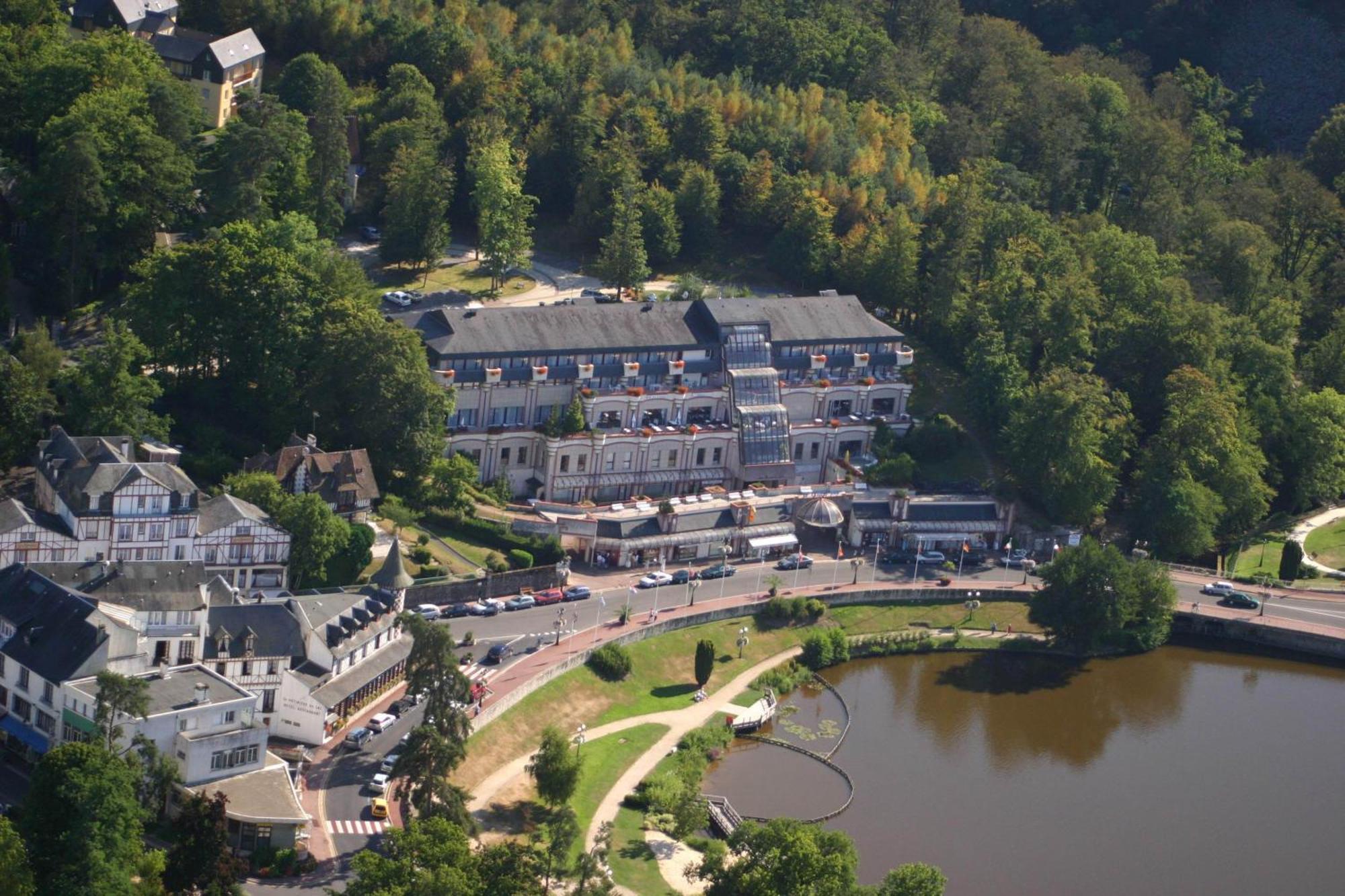 Hotel Spa Du Beryl Bagnoles de l'Orne Normandie Exteriör bild